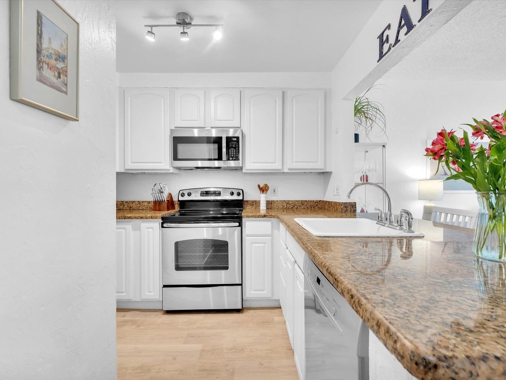 900 River Reach Dr 522