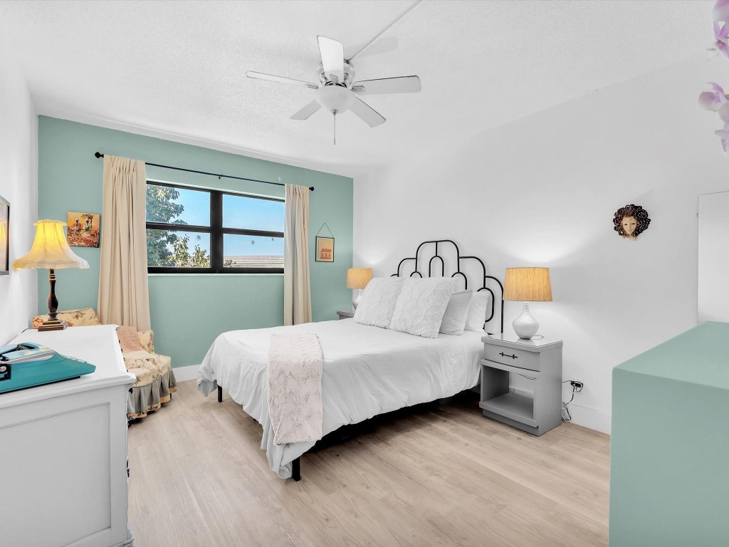 900 River Reach Dr 522