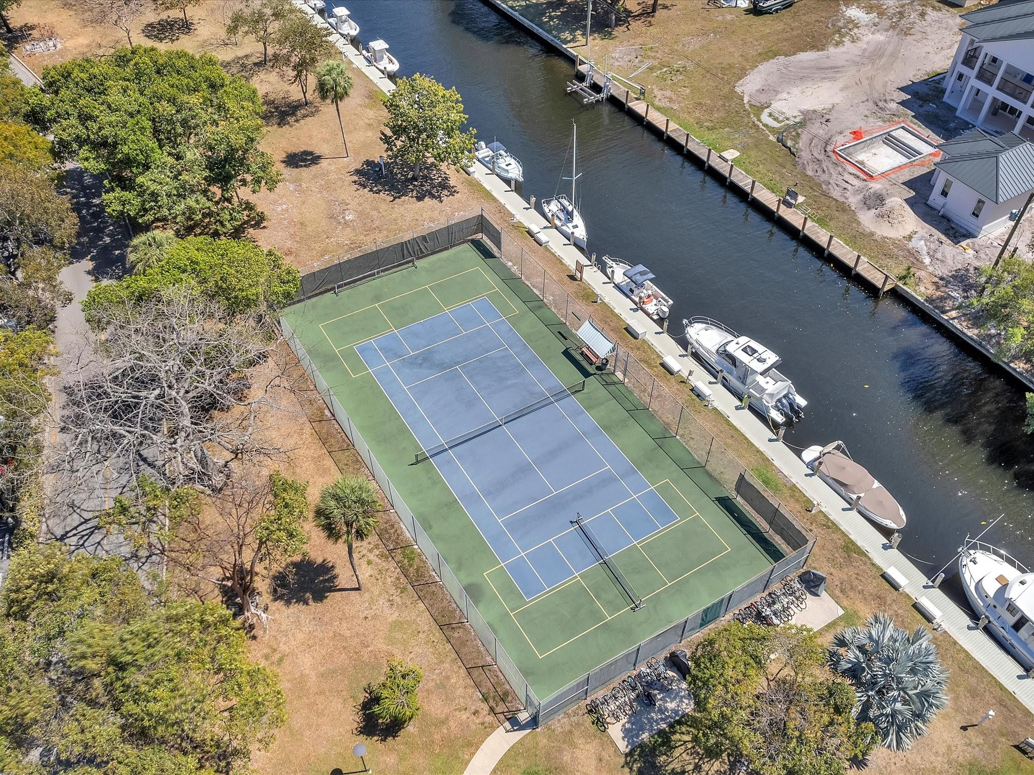 900 River Reach Dr 522