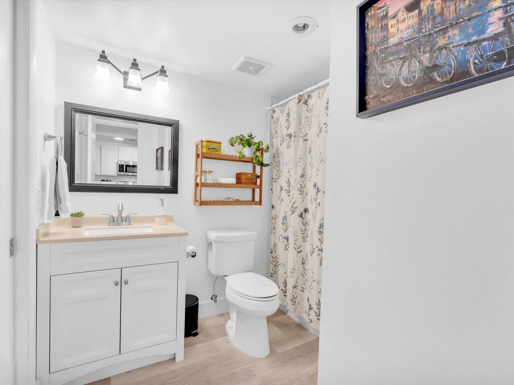 900 River Reach Dr 522