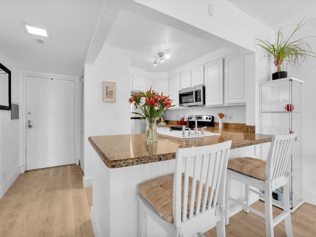 900 River Reach Dr 522