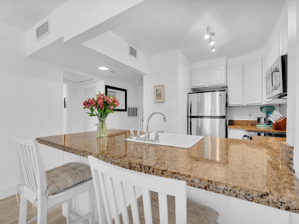 900 River Reach Dr 522