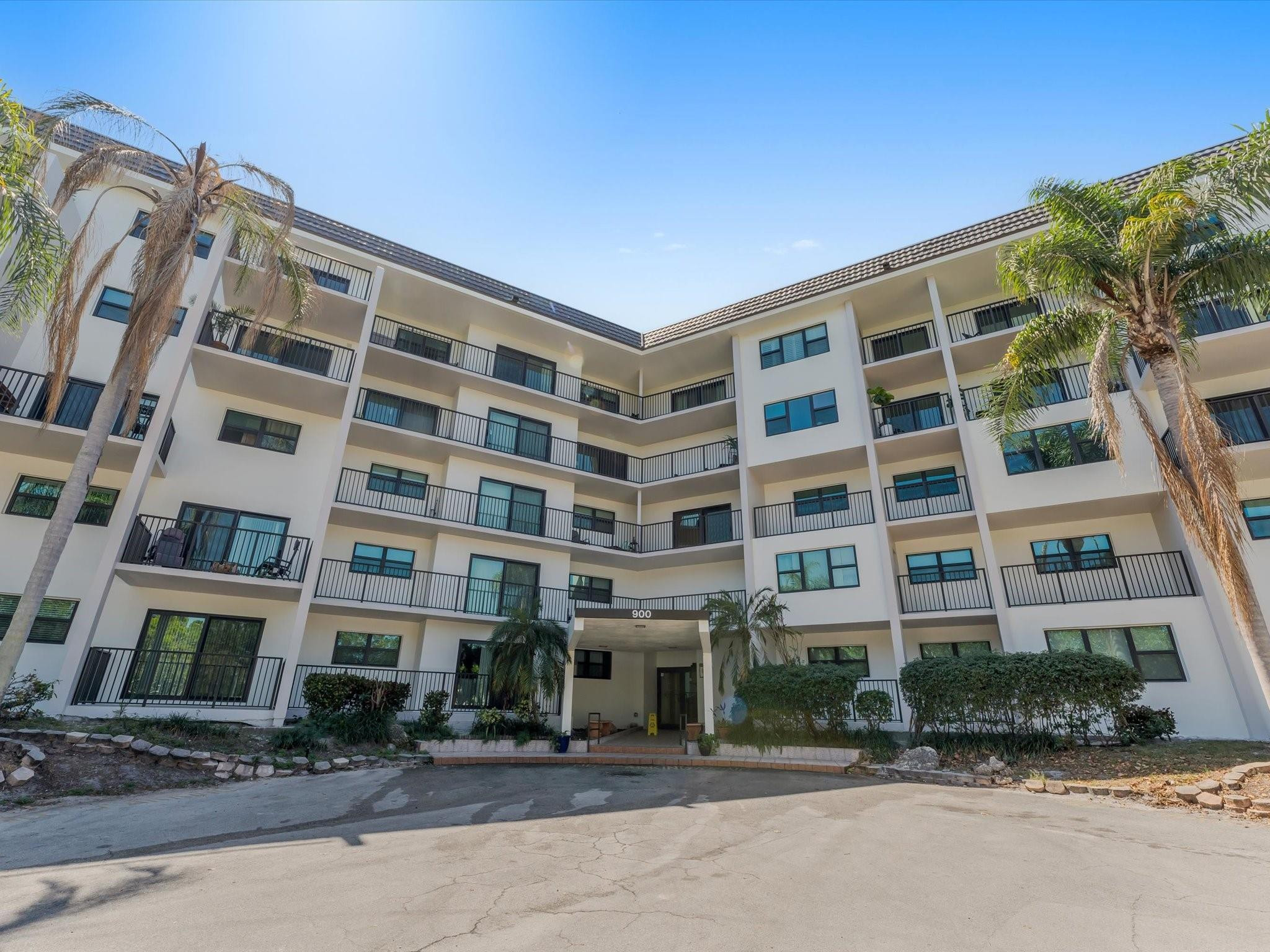 900 River Reach Dr 522