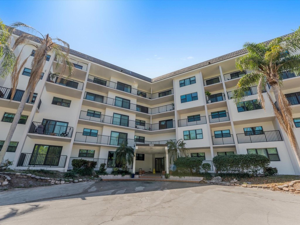 900 River Reach Dr 522