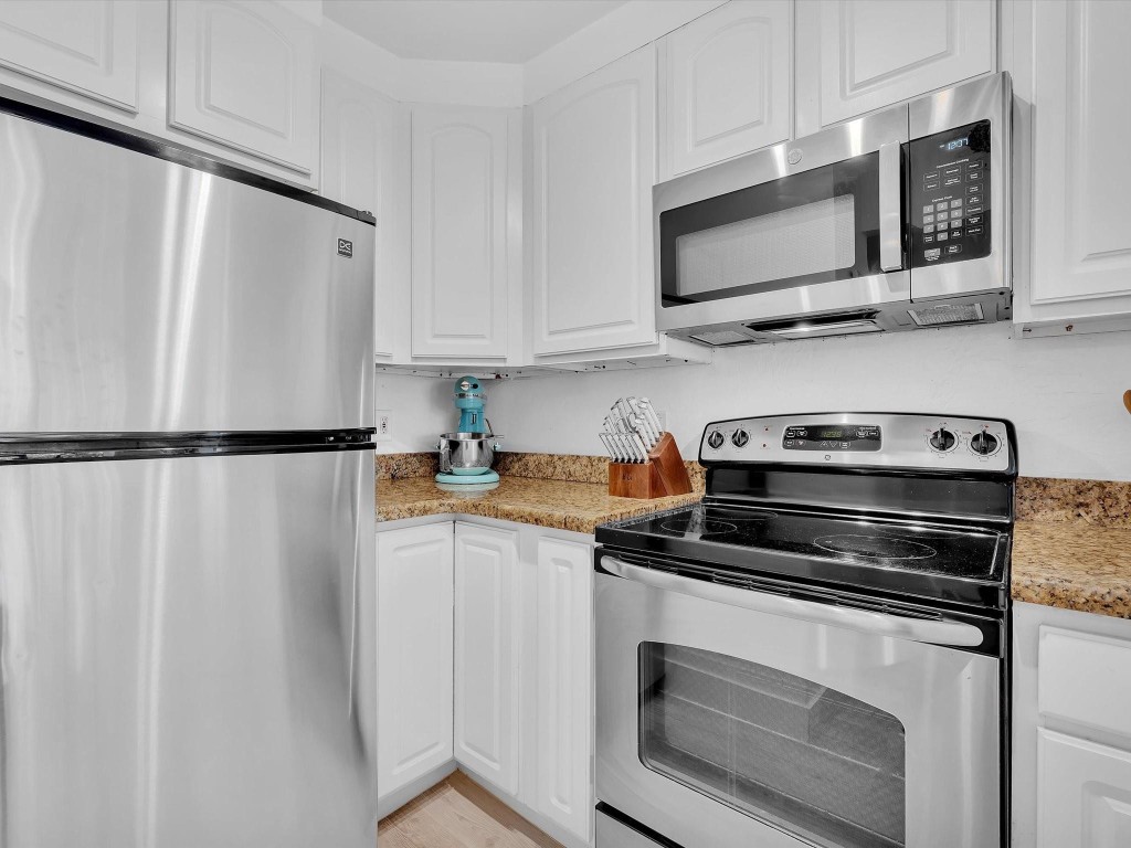 900 River Reach Dr 522