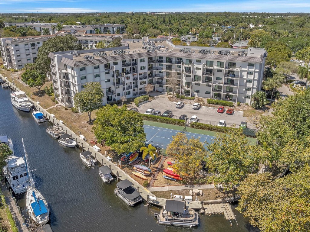 900 River Reach Dr 522