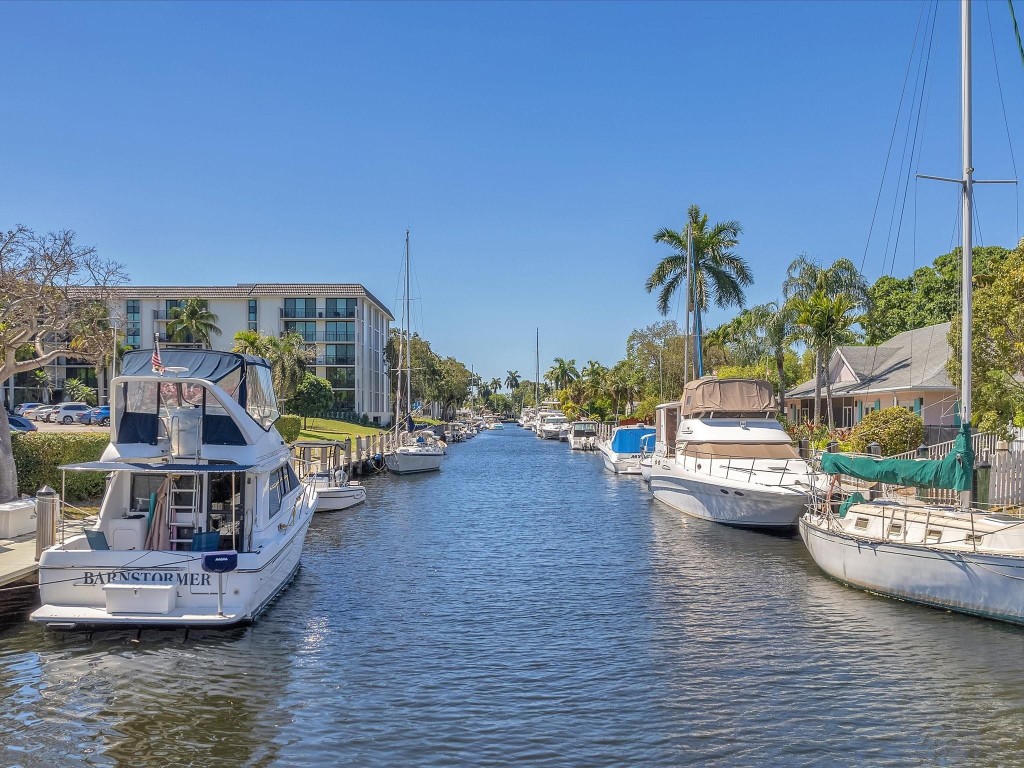 900 River Reach Dr 522