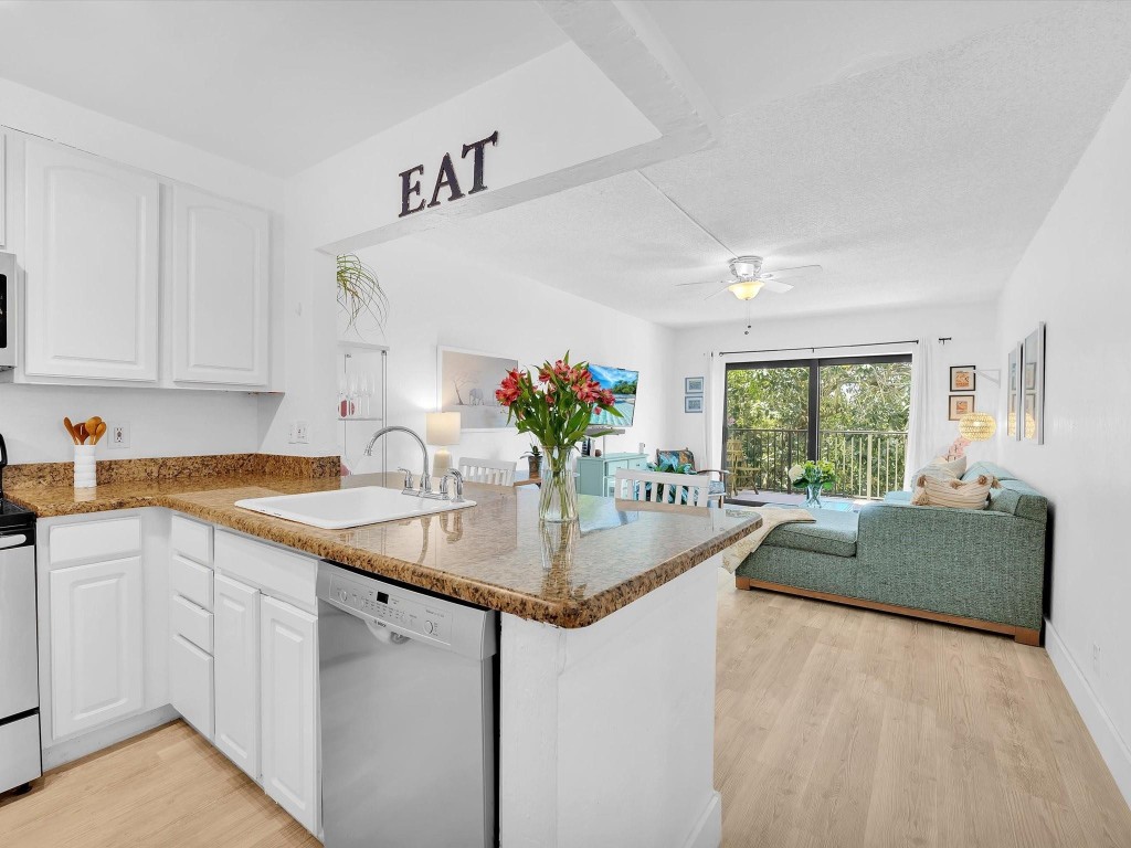 900 River Reach Dr 522