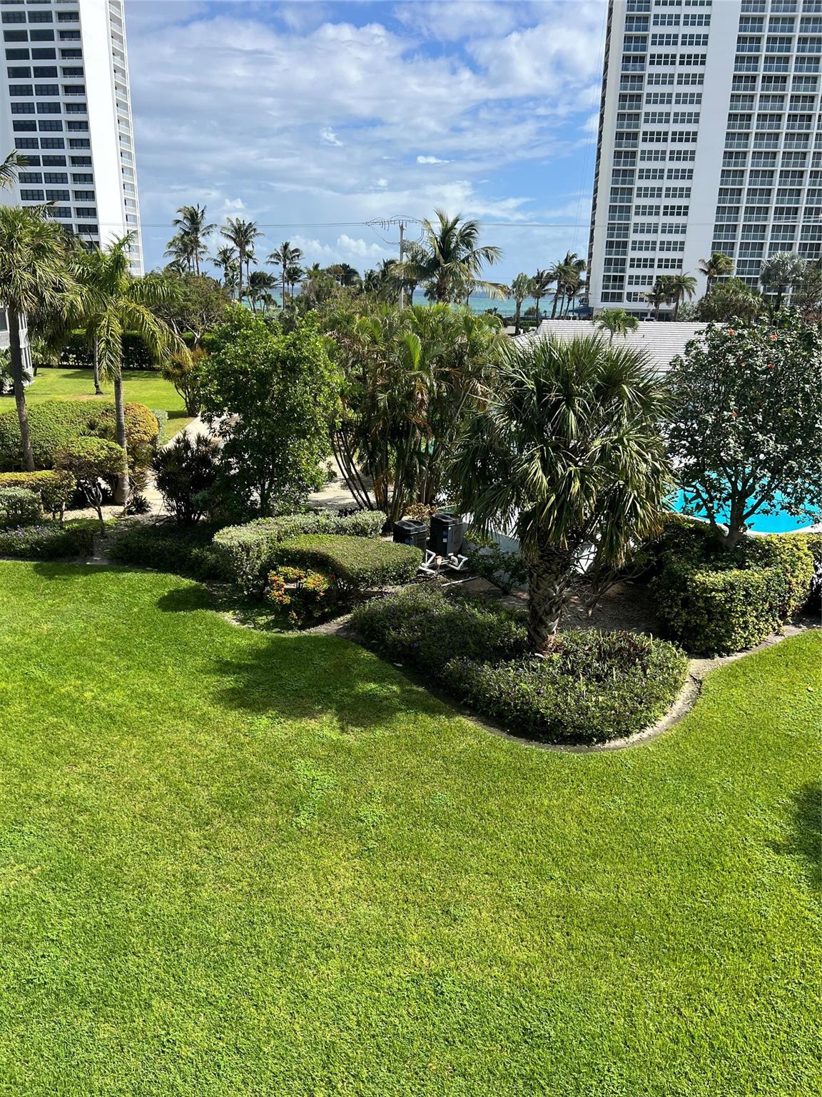 2730 Banyan Rd 33B