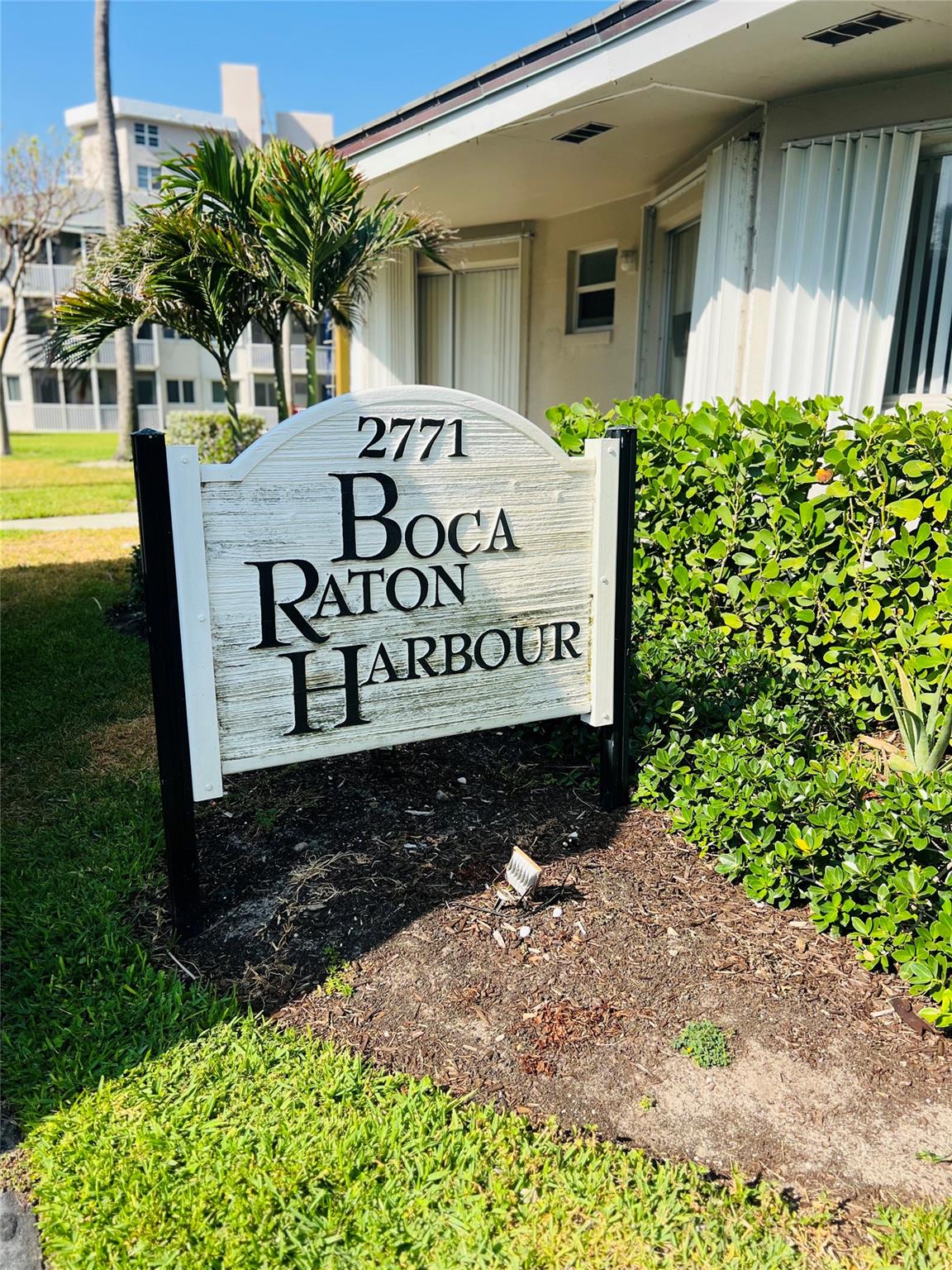 2730 Banyan Rd 33B