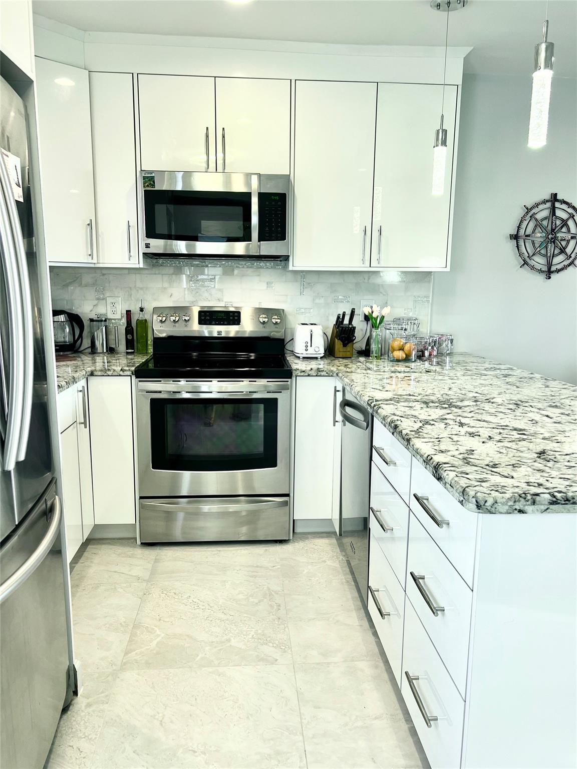 2730 Banyan Rd 33B