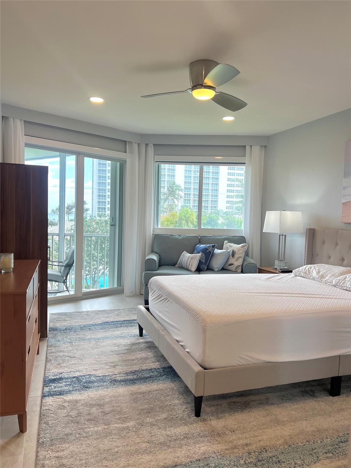 2730 Banyan Rd 33B