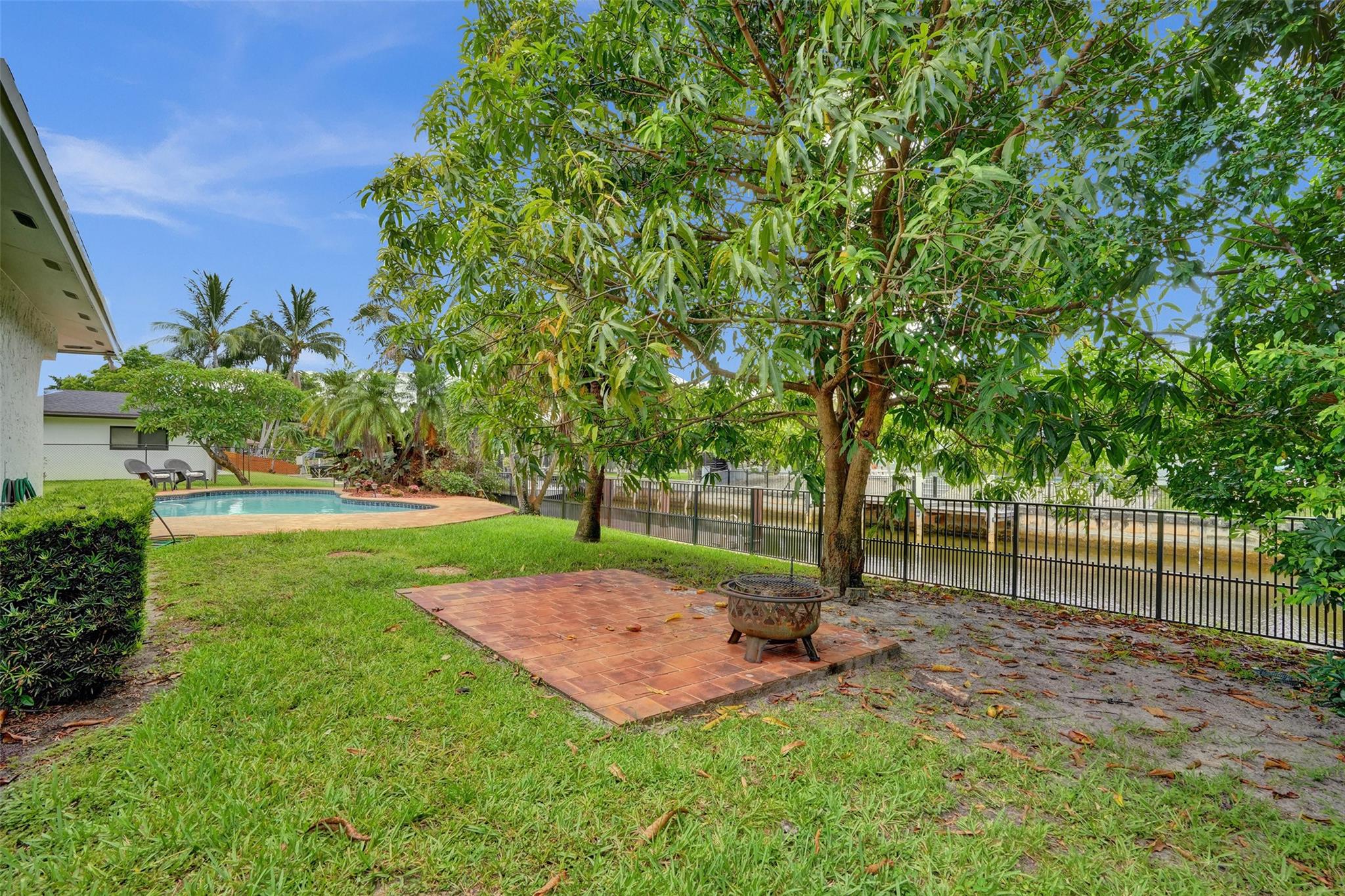 6000 N 16th Ct