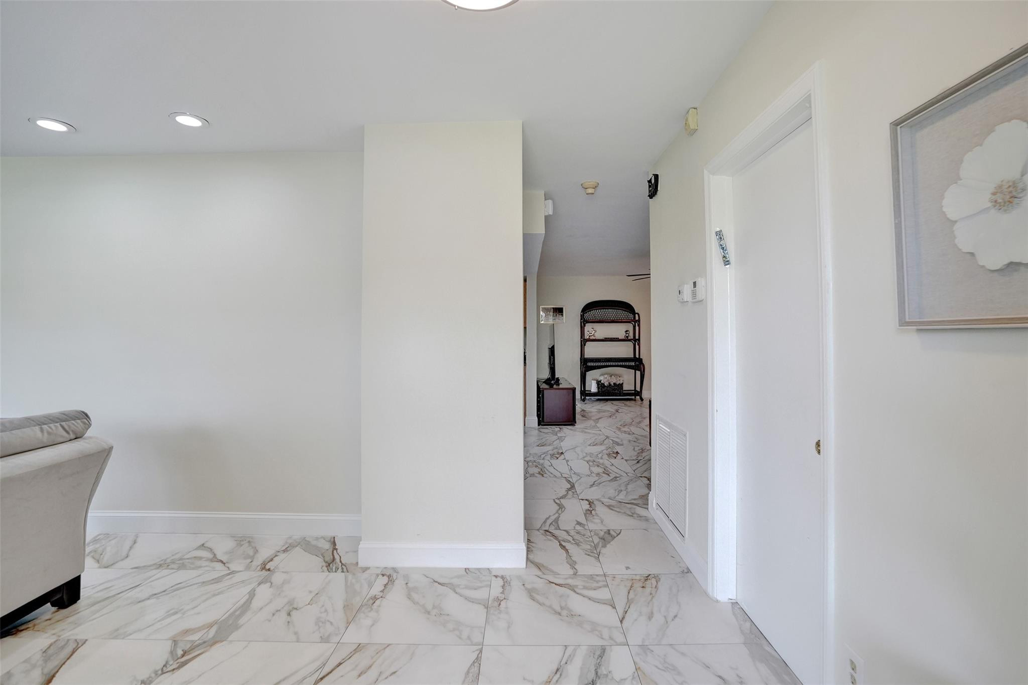 6000 N 16th Ct
