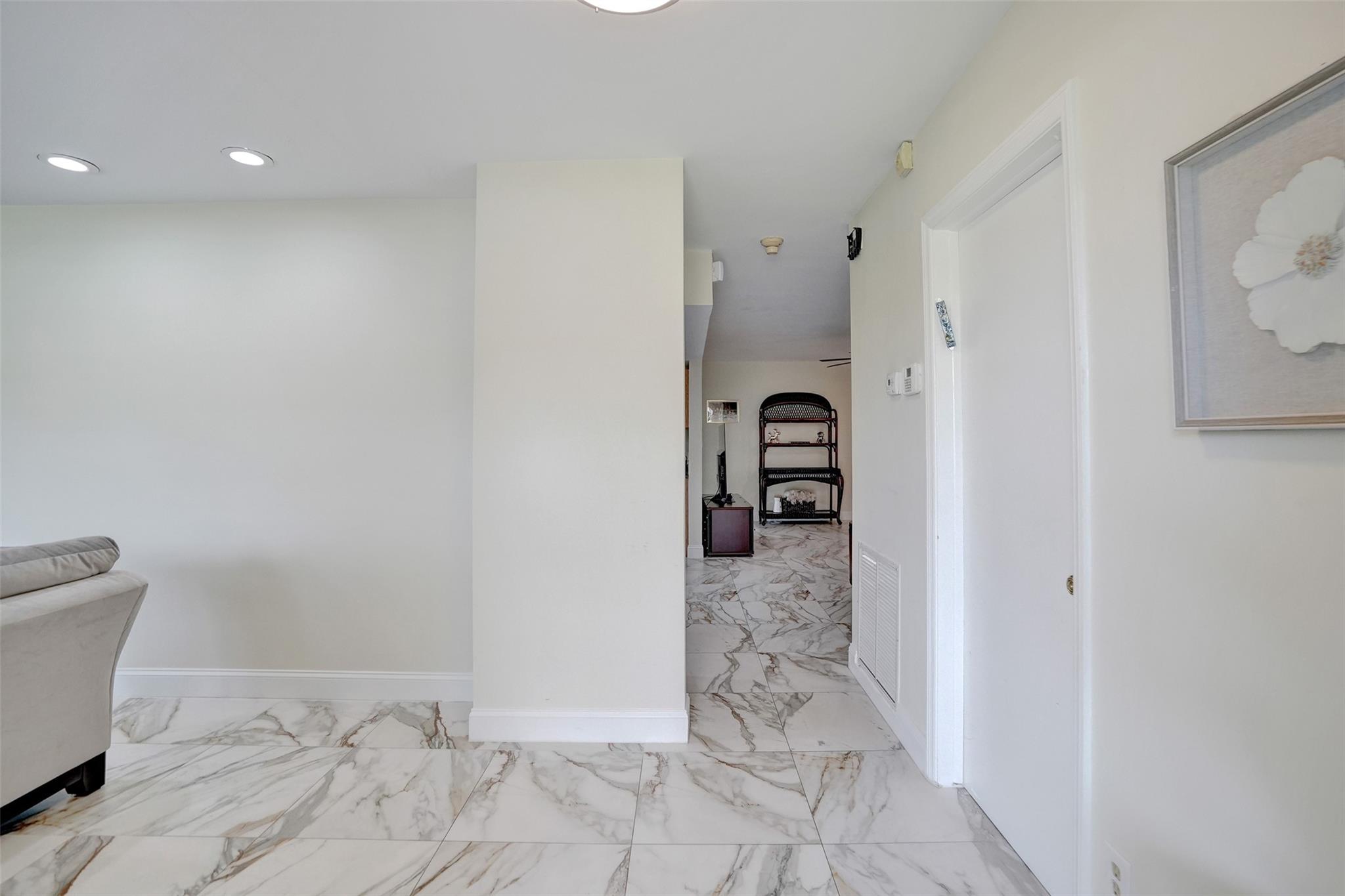 6000 N 16th Ct