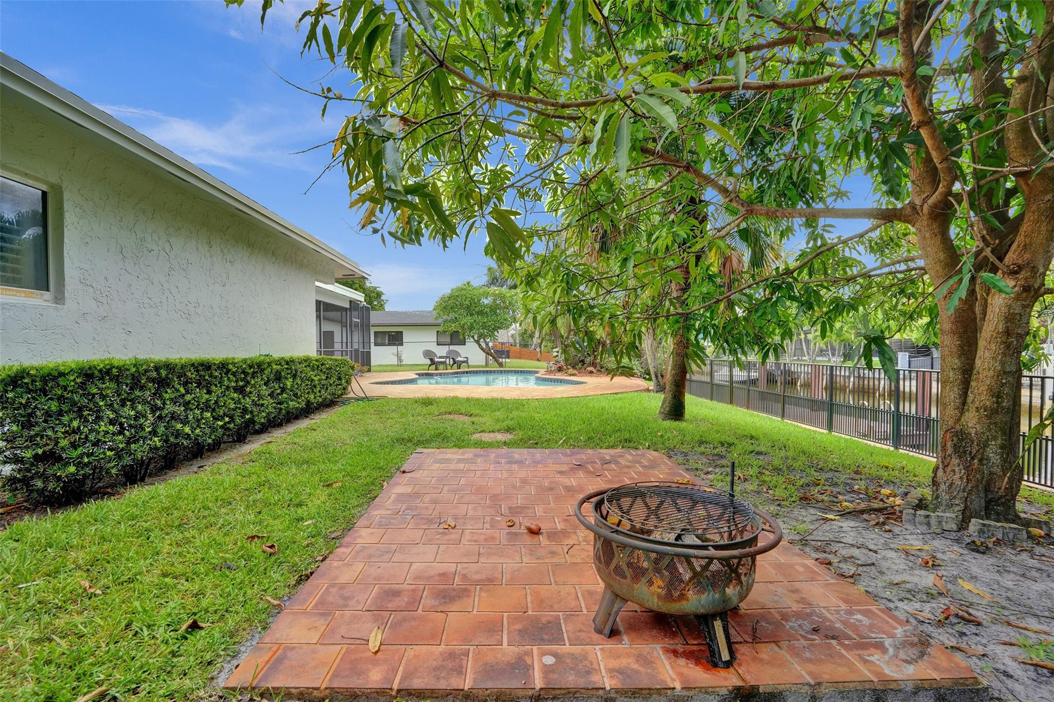 6000 N 16th Ct