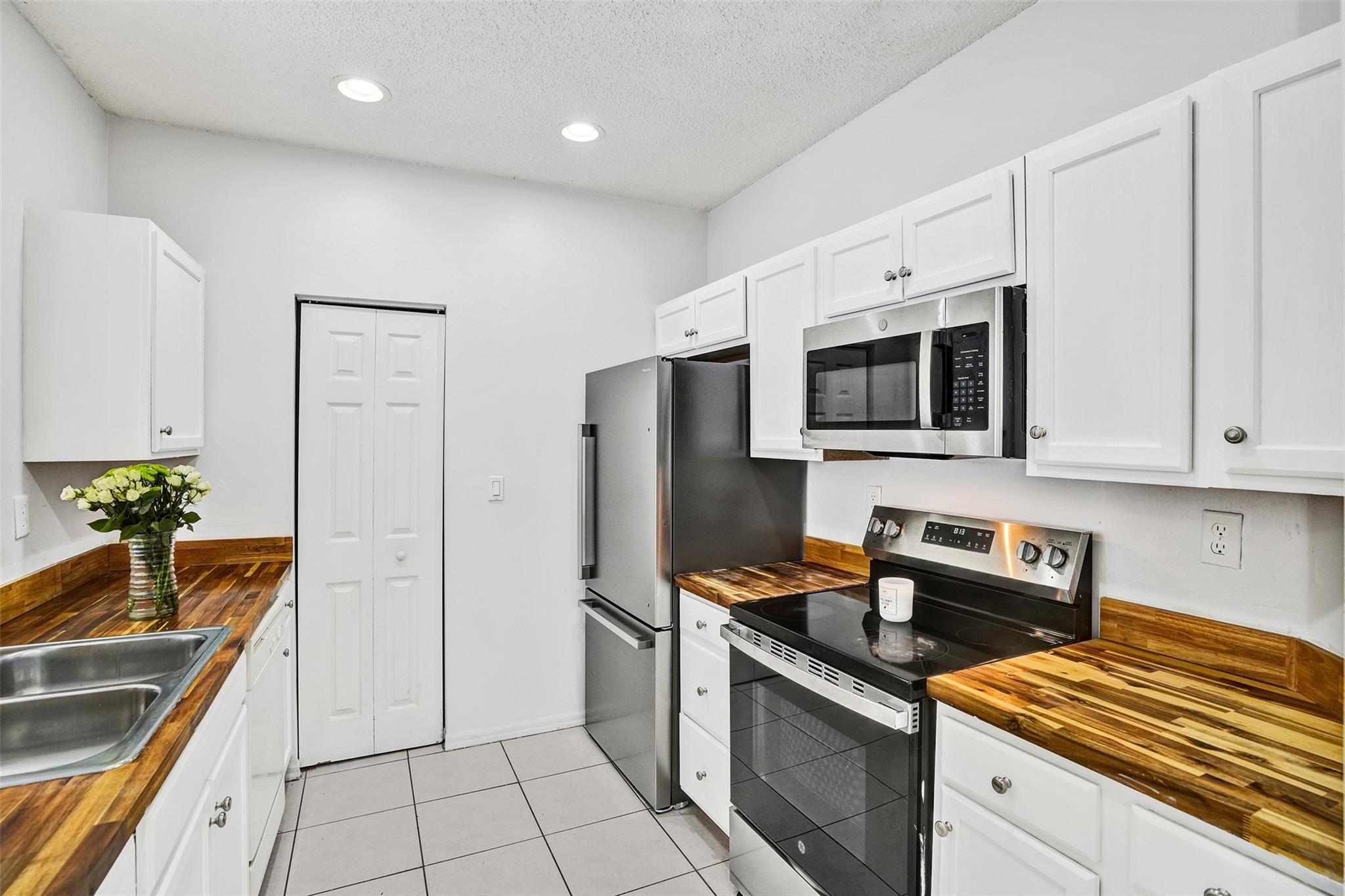 2242 NE 42nd Ave 2242