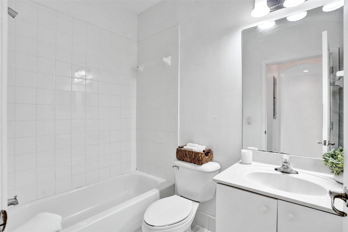 2242 NE 42nd Ave 2242