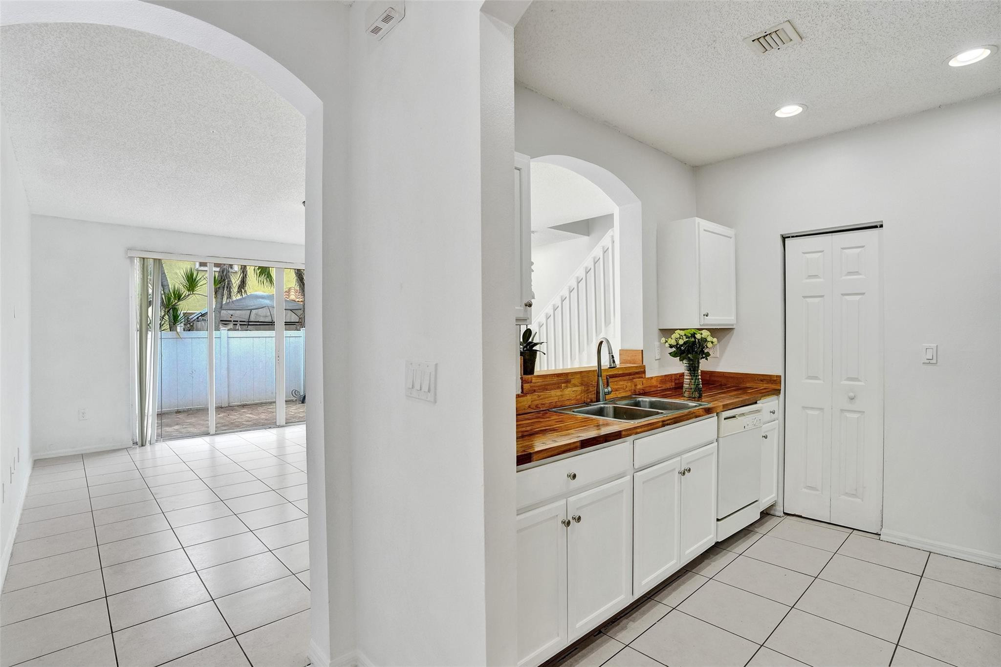 2242 NE 42nd Ave 2242