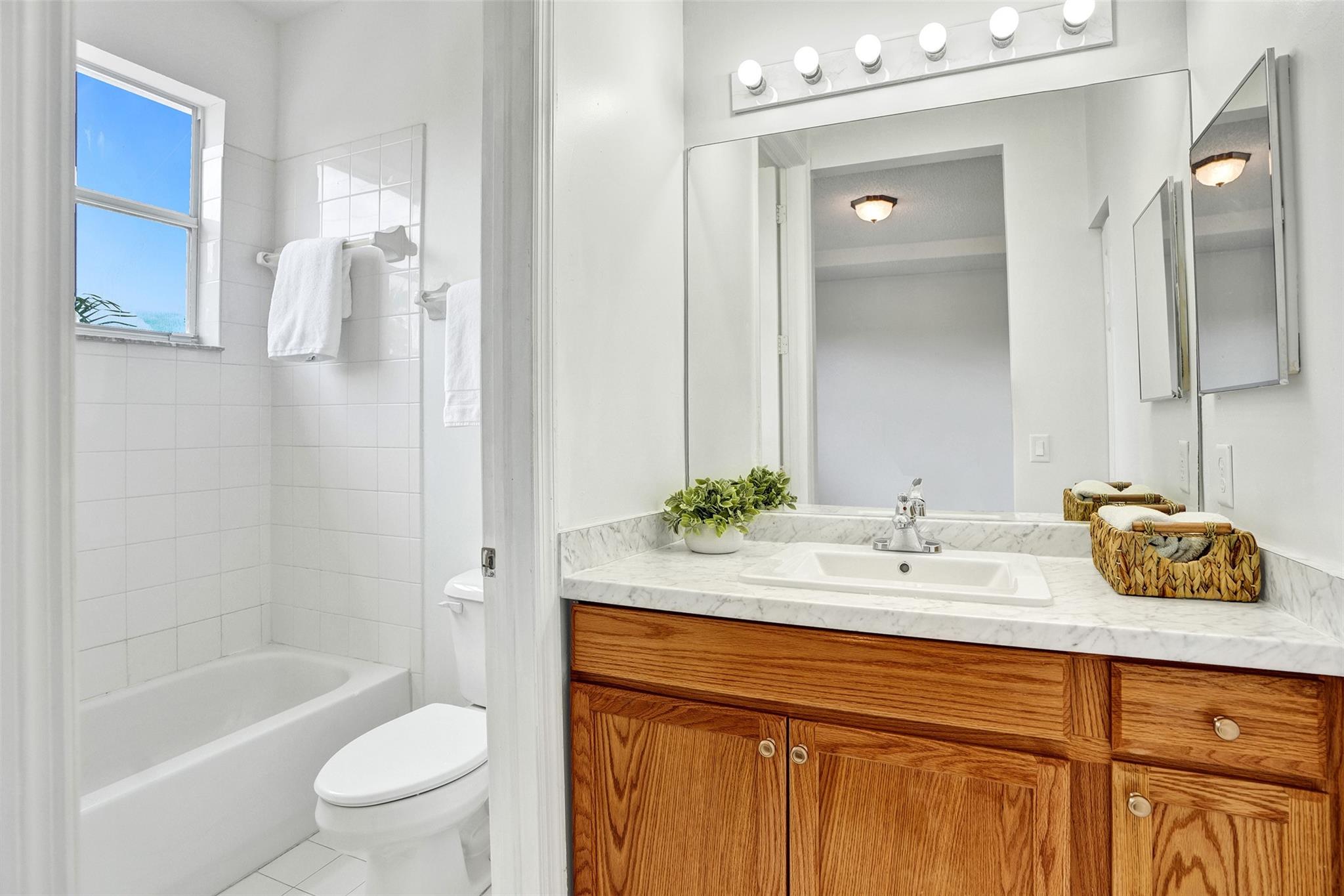 2242 NE 42nd Ave 2242