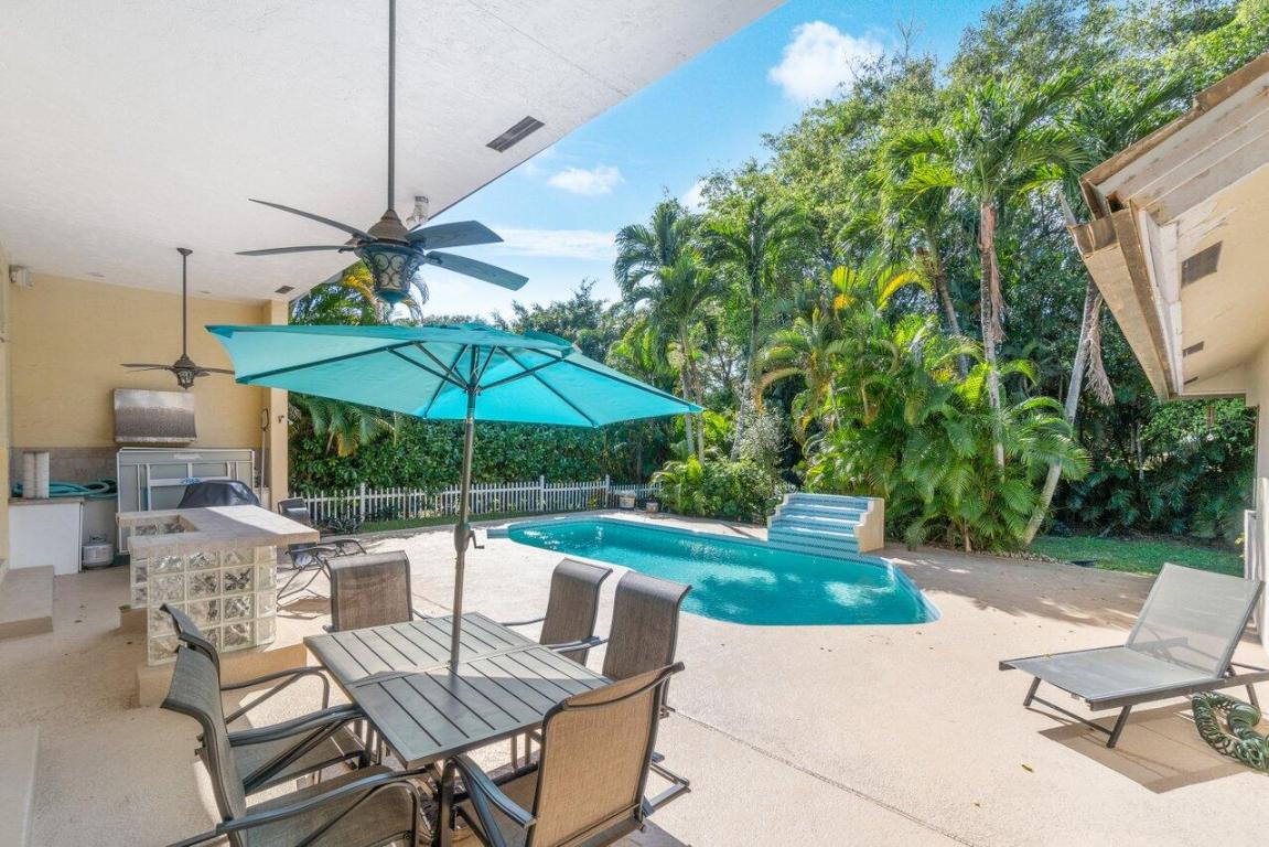 959 Parkside Circle N