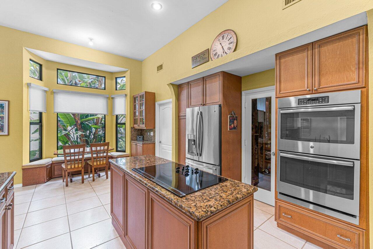 959 Parkside Circle N