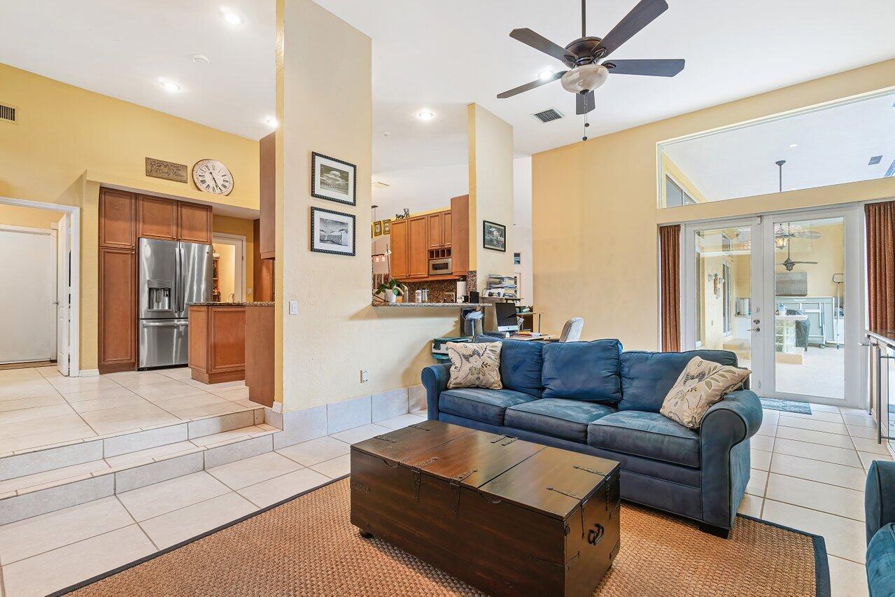 959 Parkside Circle N