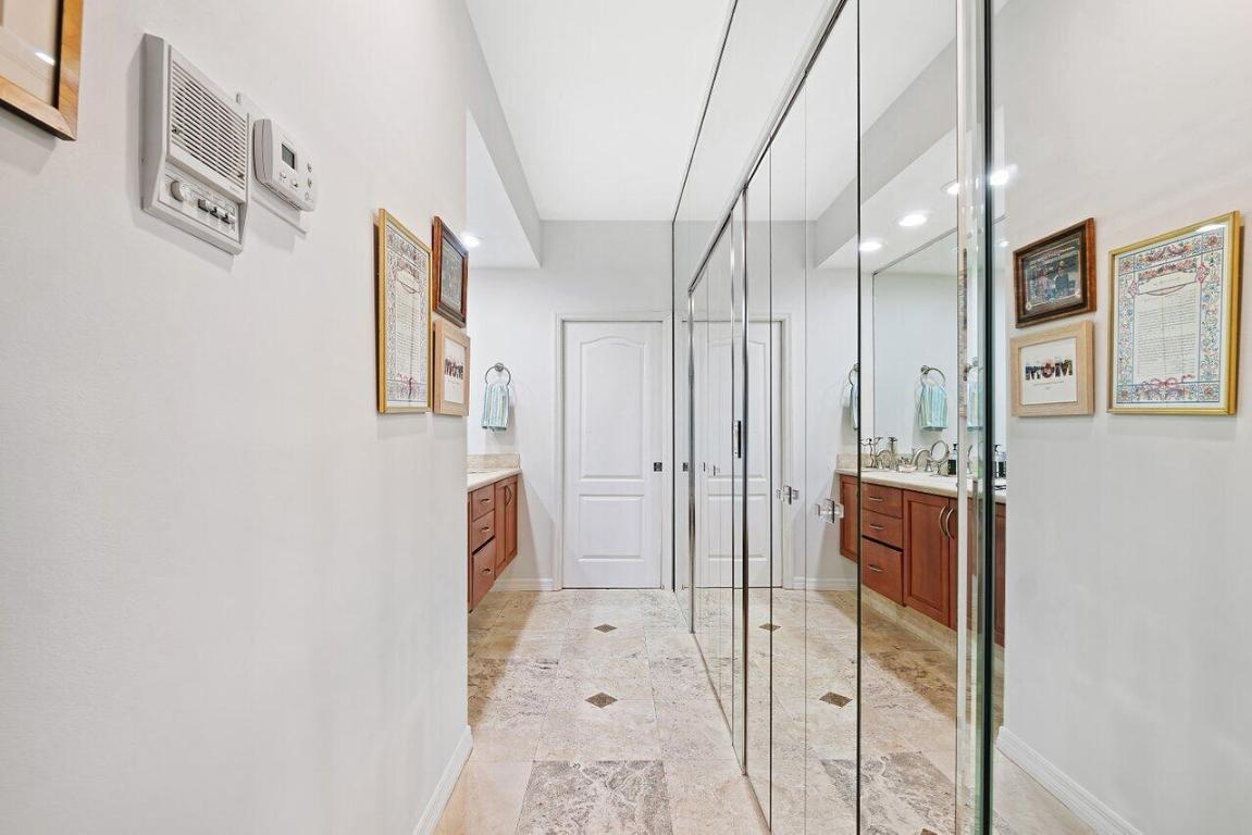 959 Parkside Circle N