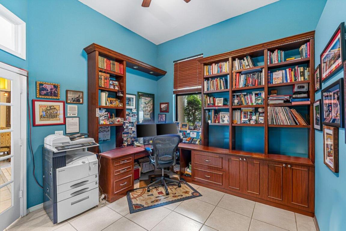 959 Parkside Circle N