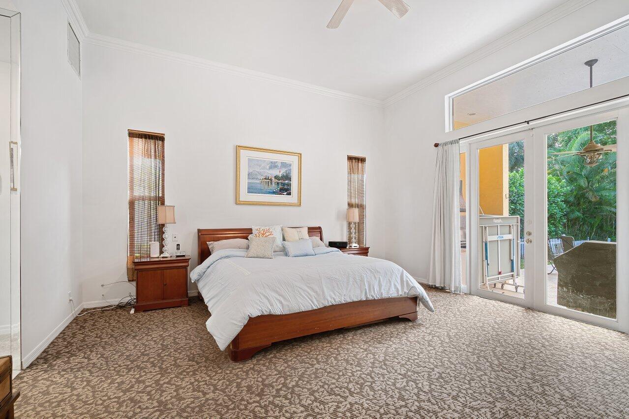 959 Parkside Circle N