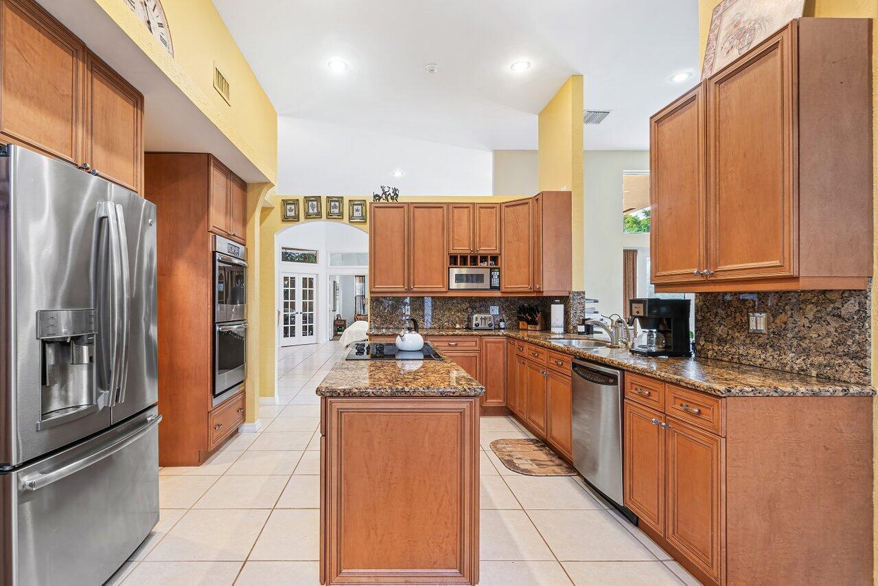 959 Parkside Circle N