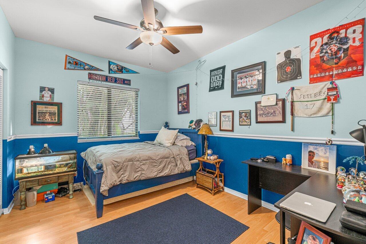 959 Parkside Circle N