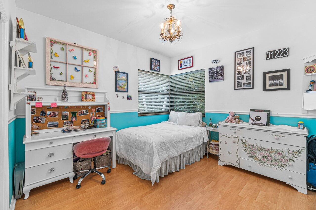 959 Parkside Circle N