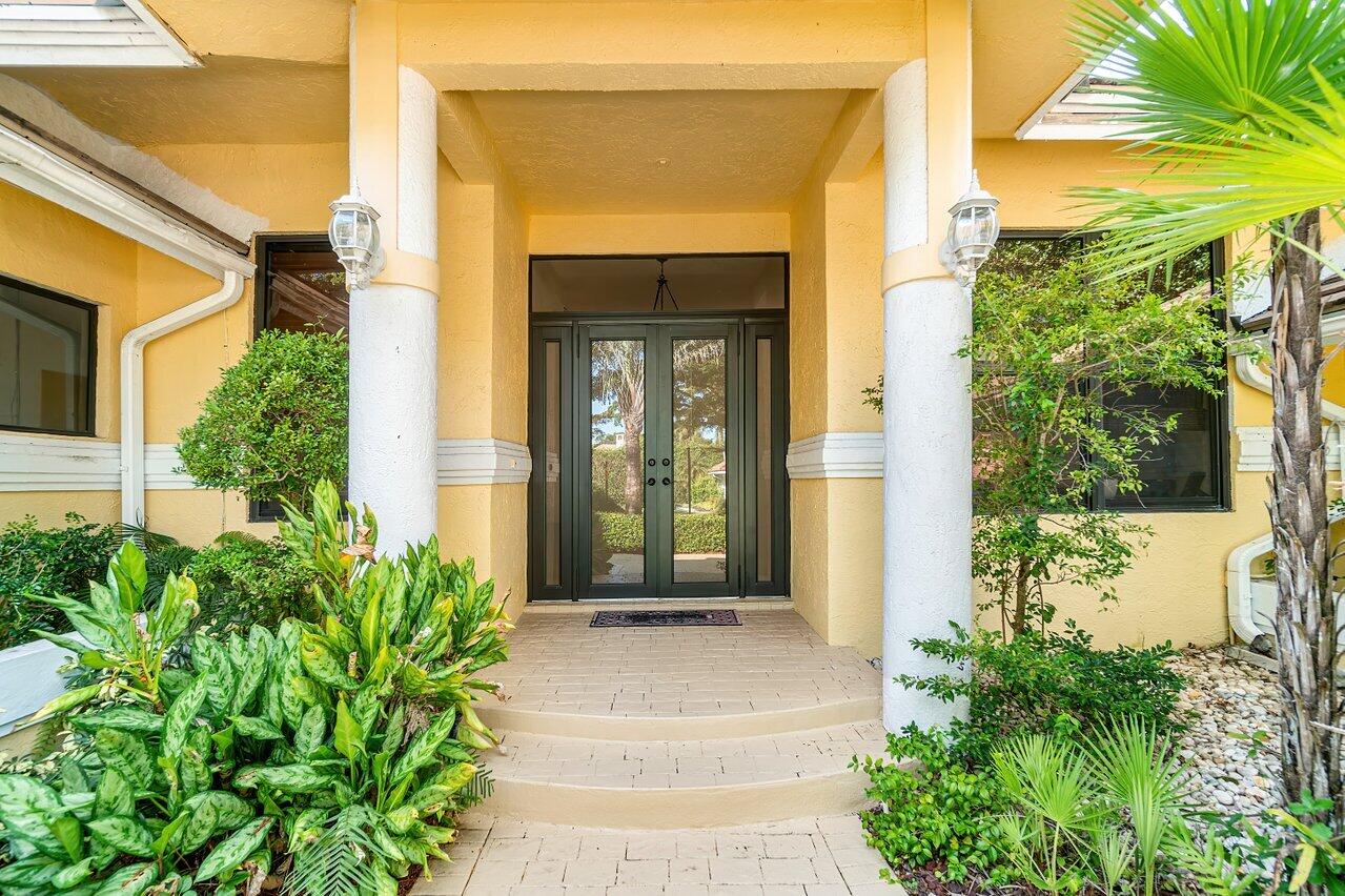 959 Parkside Circle N