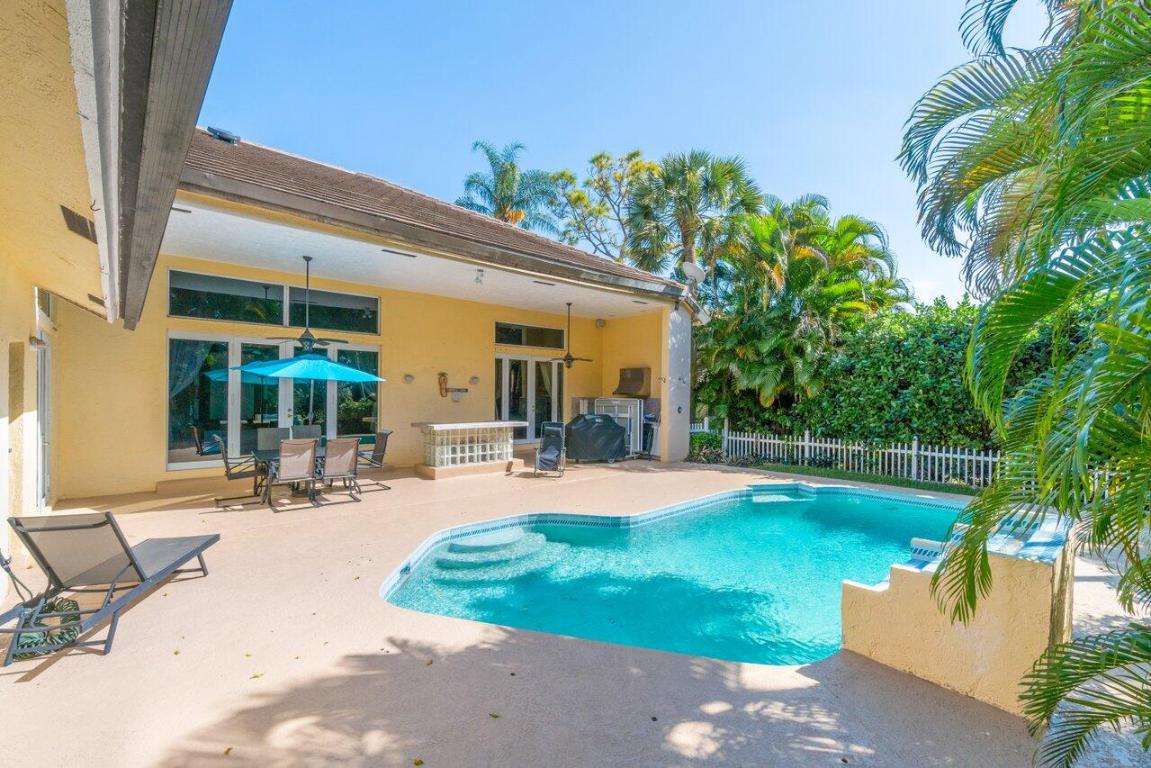 959 Parkside Circle N