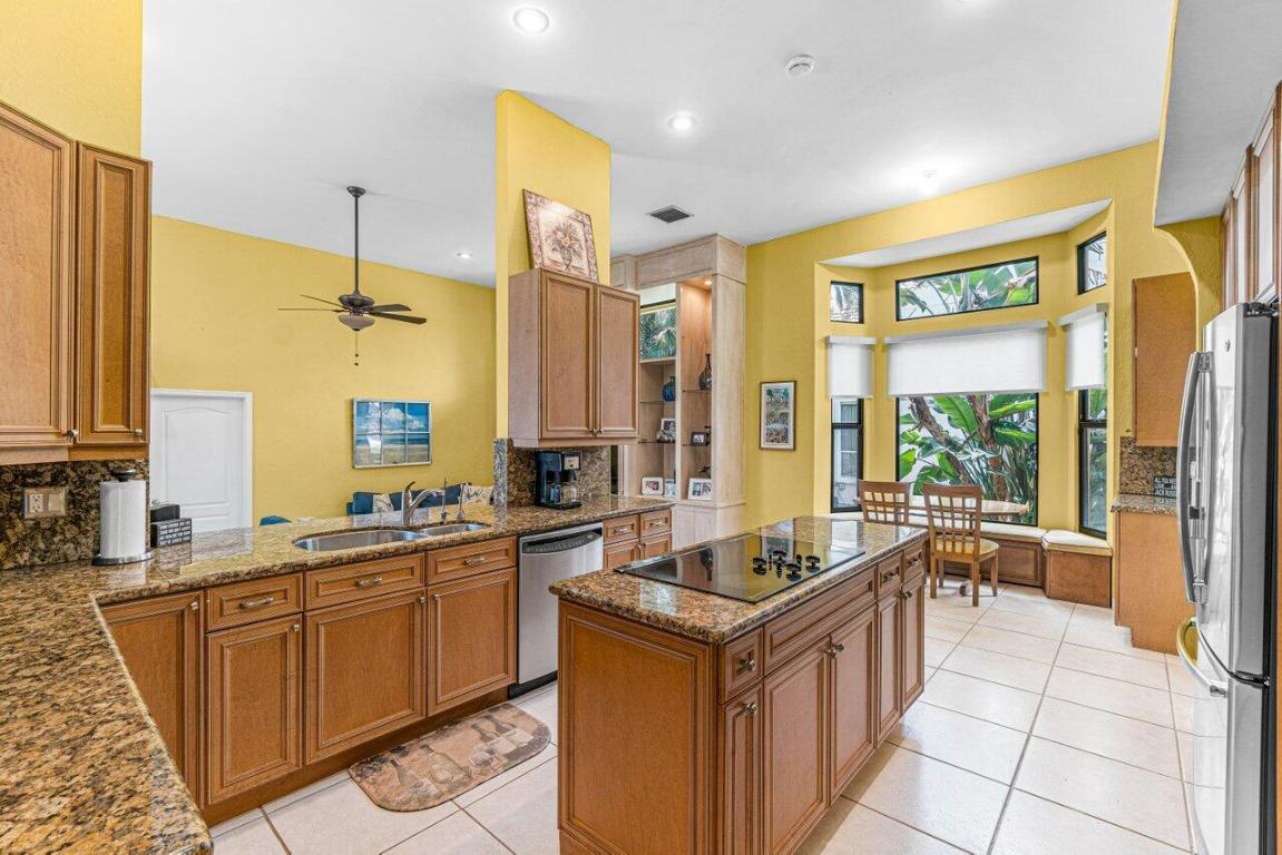 959 Parkside Circle N