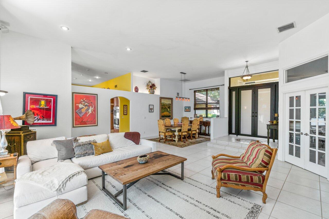 959 Parkside Circle N