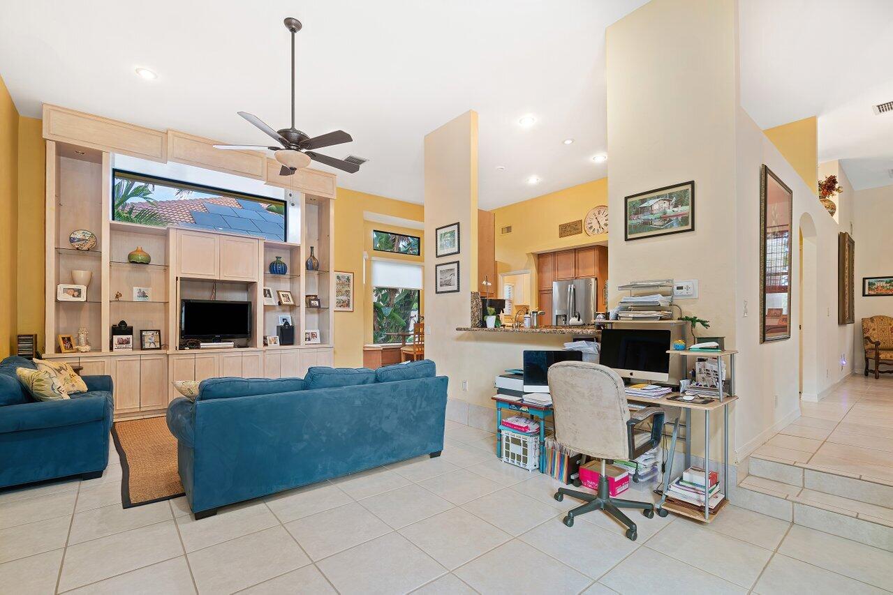 959 Parkside Circle N