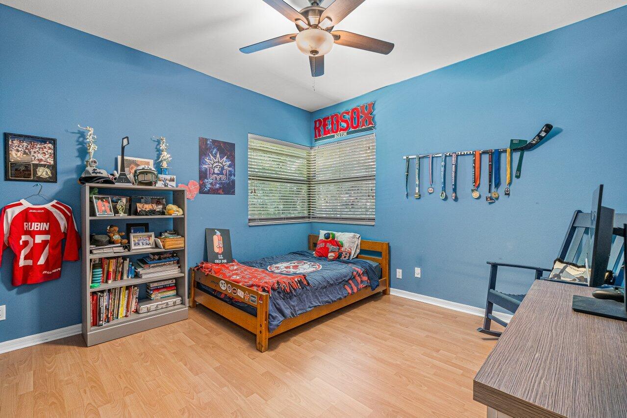 959 Parkside Circle N