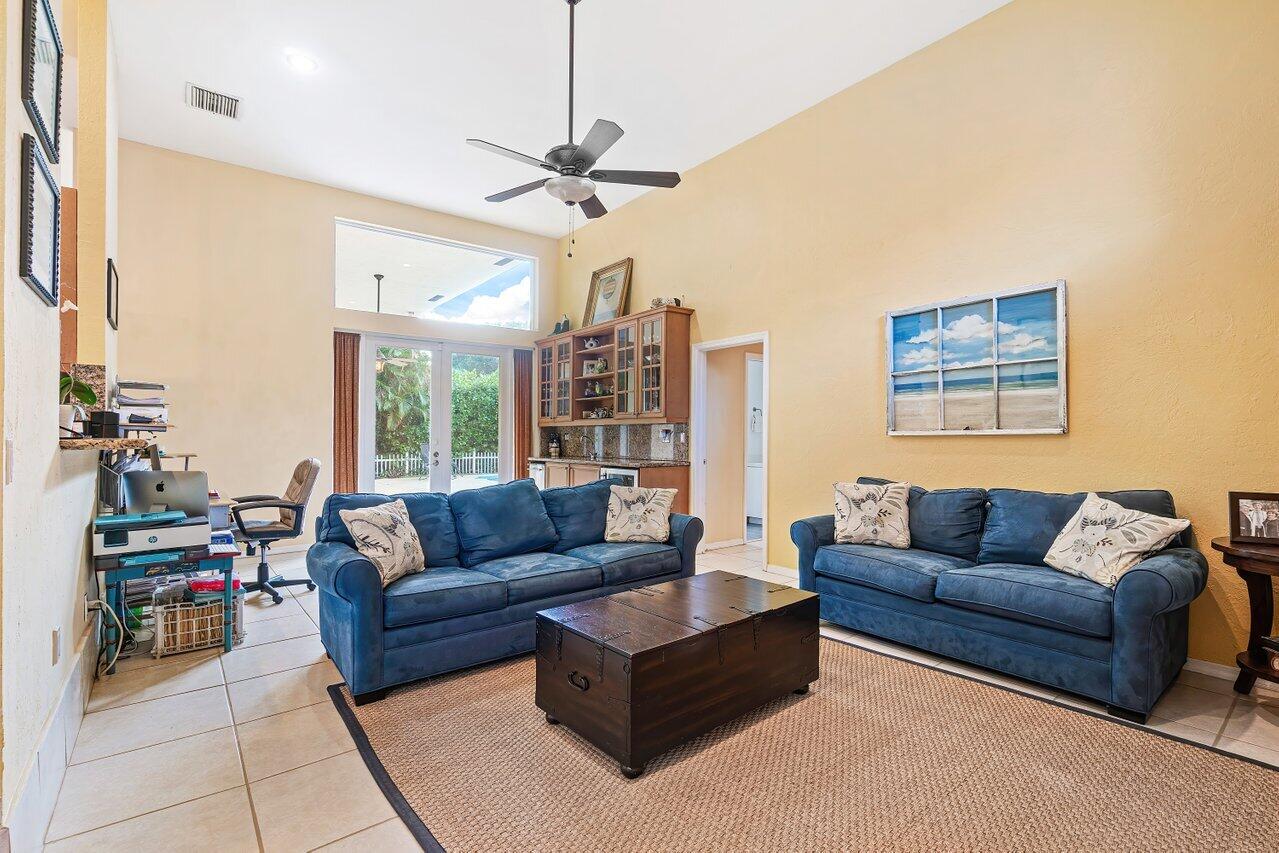 959 Parkside Circle N