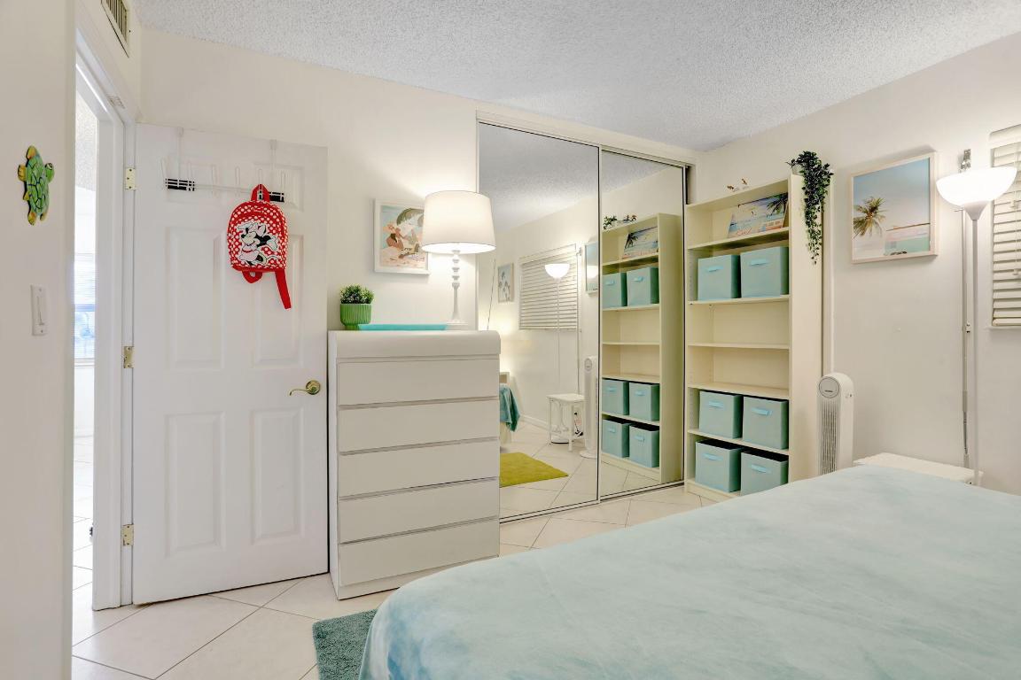 1069 Hillsboro Mile 401