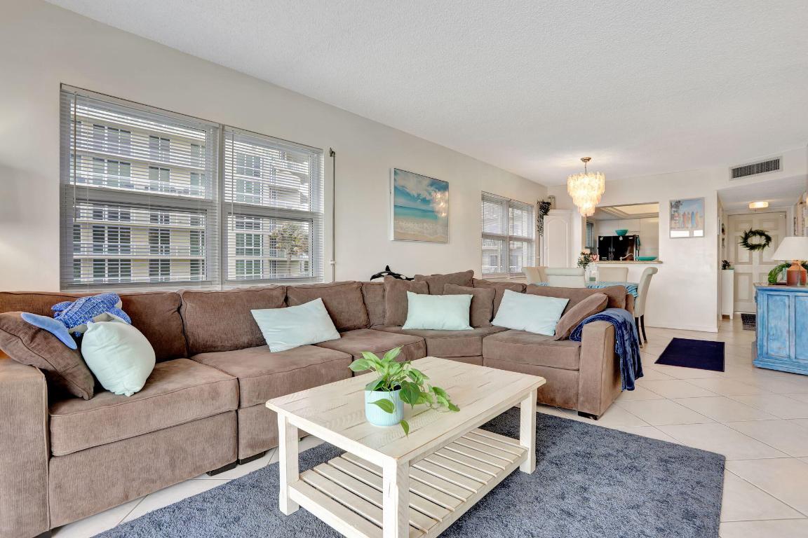 1069 Hillsboro Mile 401