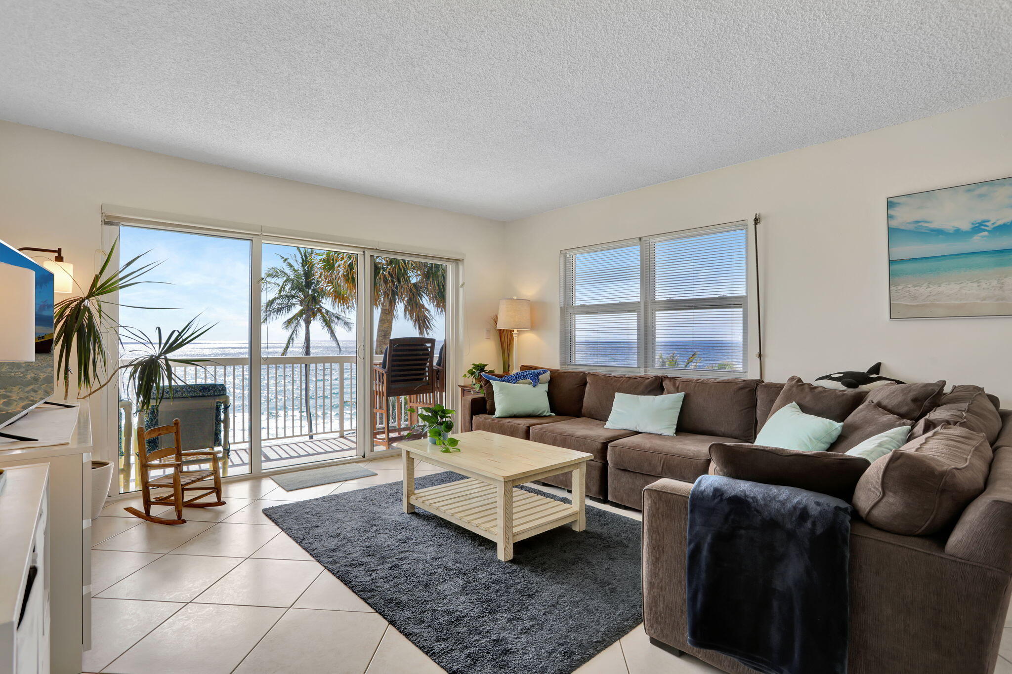 1069 Hillsboro Mile 401