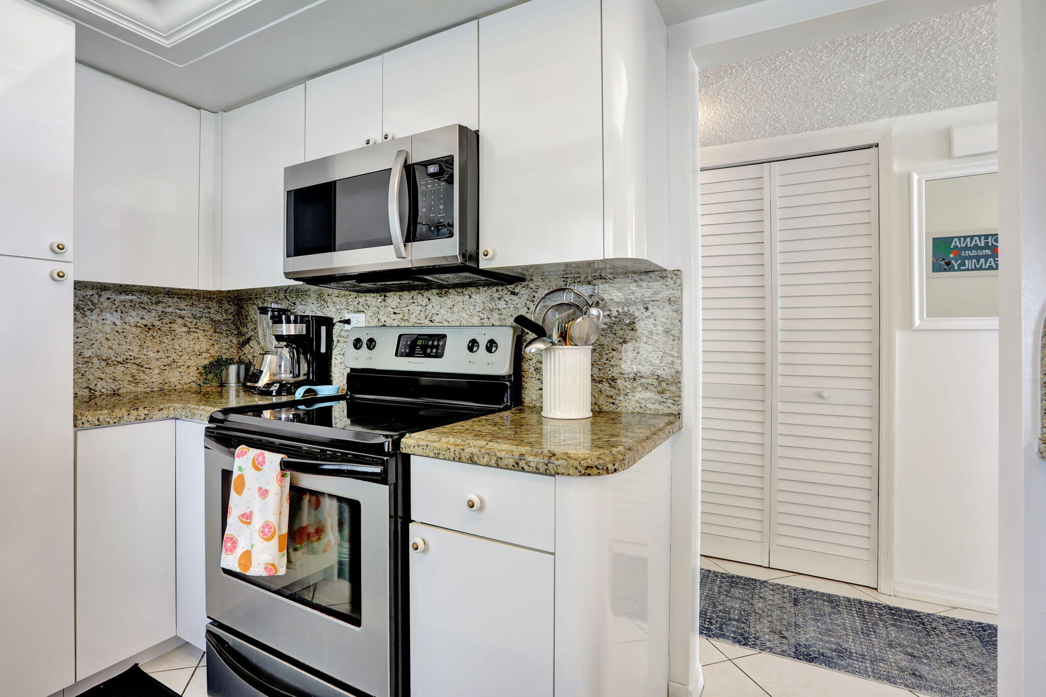 1069 Hillsboro Mile 401