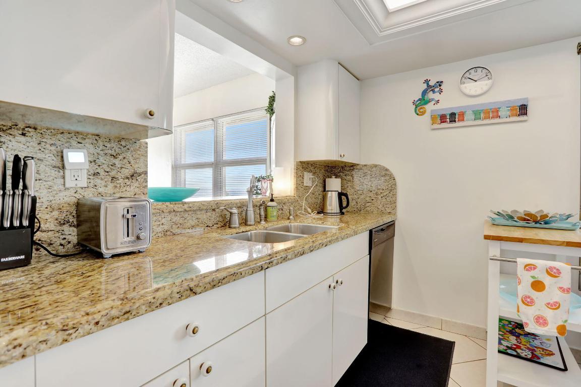 1069 Hillsboro Mile 401