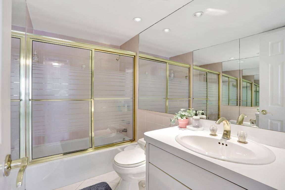 1069 Hillsboro Mile 401