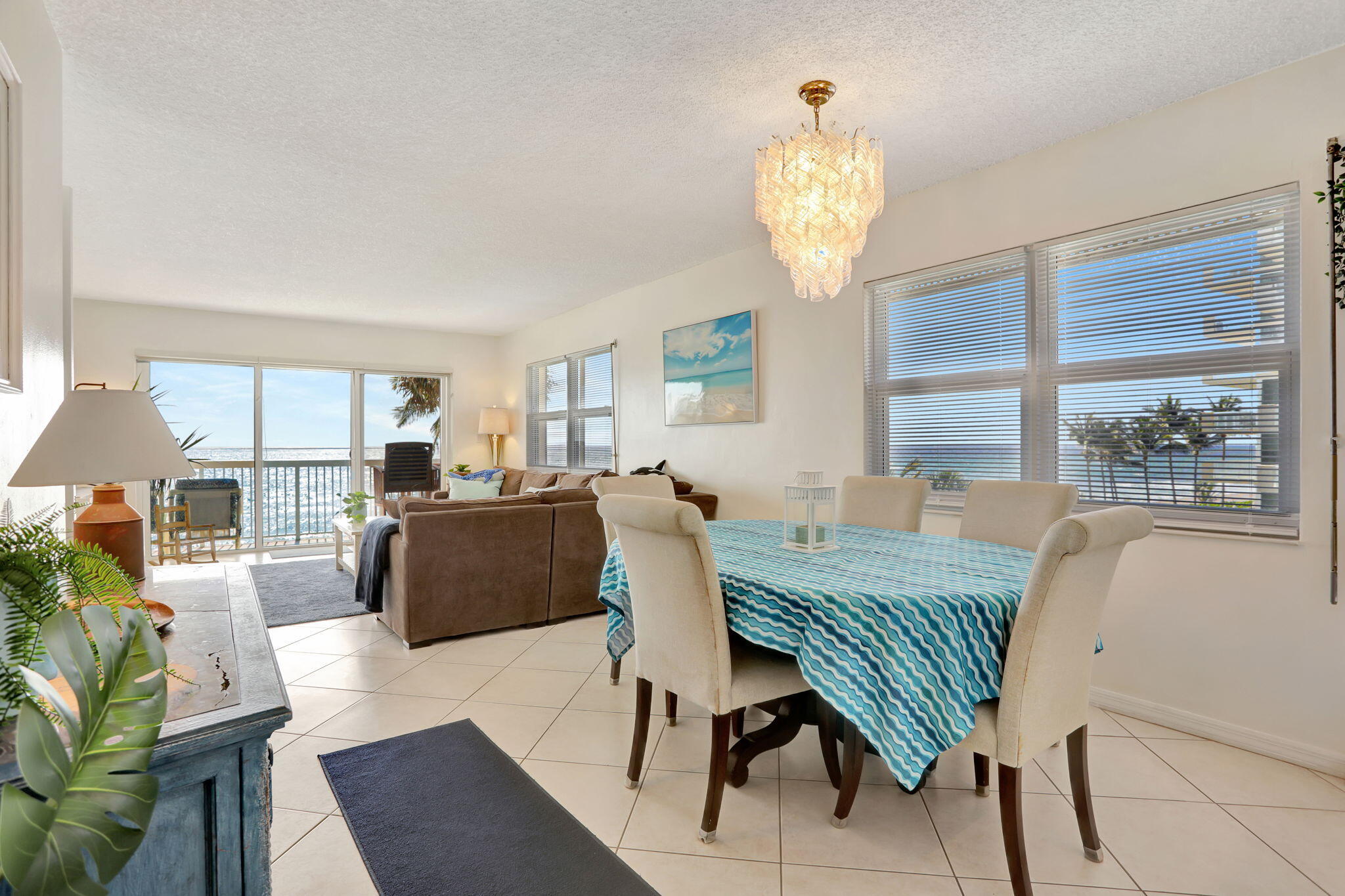 1069 Hillsboro Mile 401