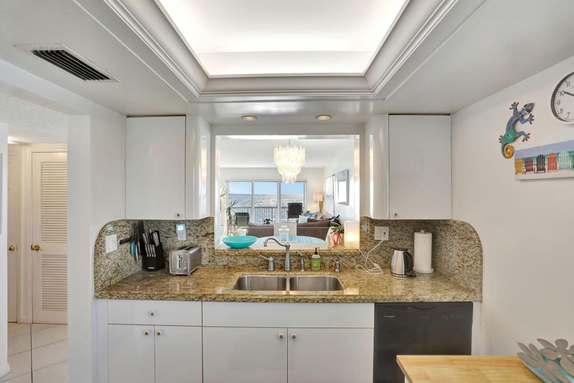 1069 Hillsboro Mile 401