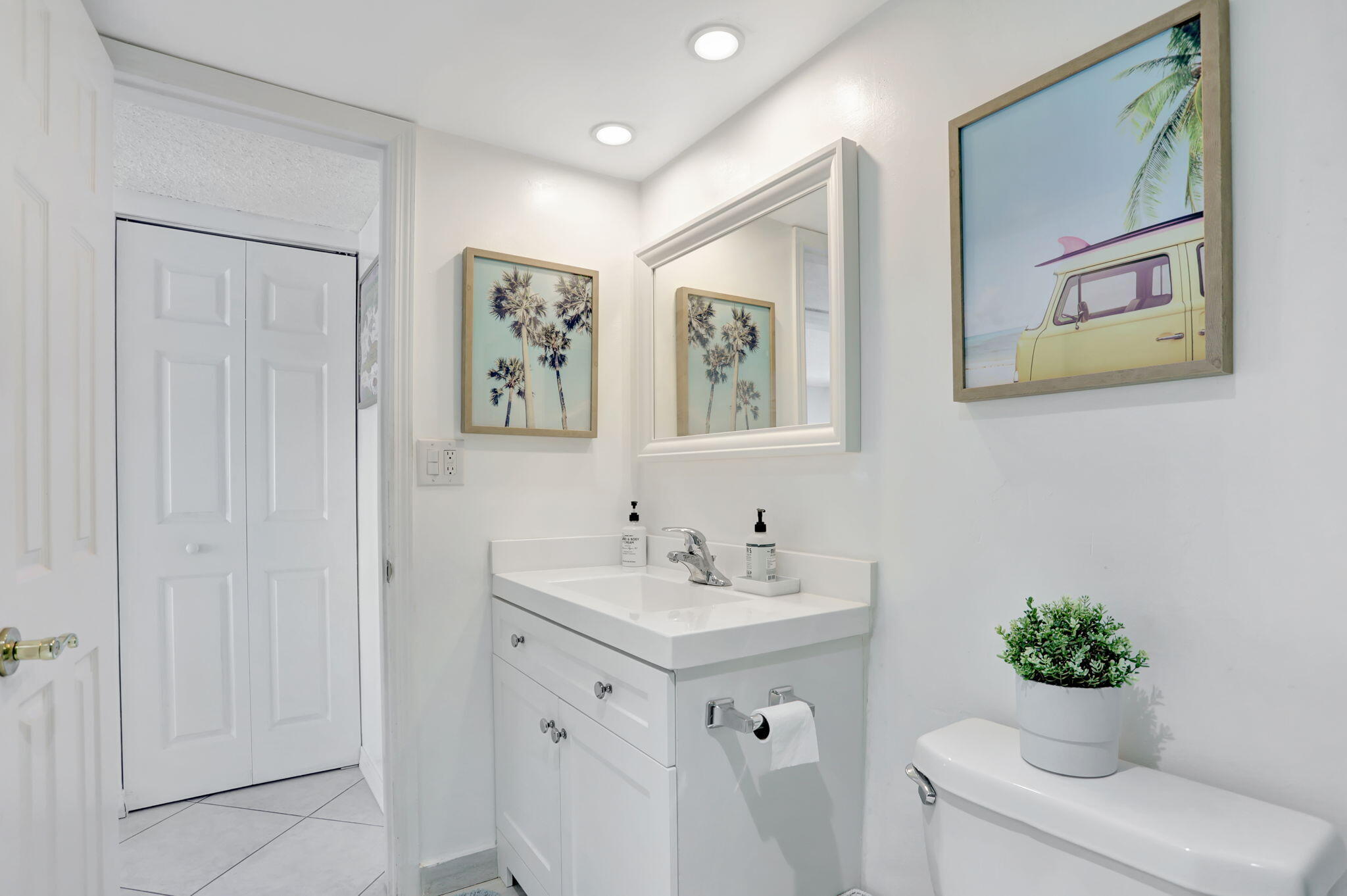 1069 Hillsboro Mile 401