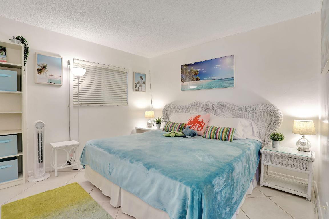 1069 Hillsboro Mile 401